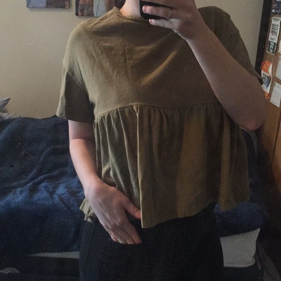 Ready for spring? 🌿 Olive babydoll swing shirt - Picture 3 of 5